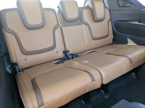 Used 2025 Nissan Armada SL w/ Captain's Chari Seat Package RWD image 14