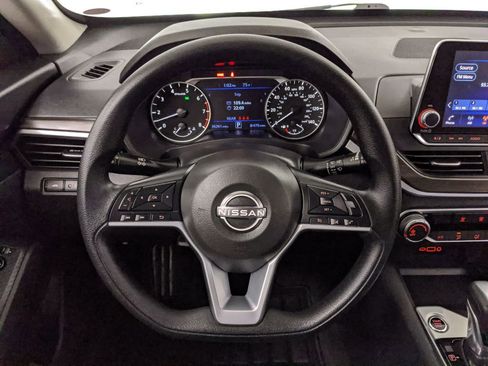 Used 2025 Nissan Altima 2.5 SV image 10