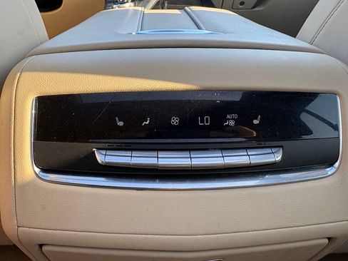 Used 2024 Cadillac Escalade Premium Luxury AWD/4WD image 28