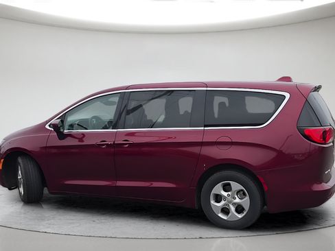 Used 2017 Chrysler Pacifica LX w/ Tire & Wheel Group FWD image 10