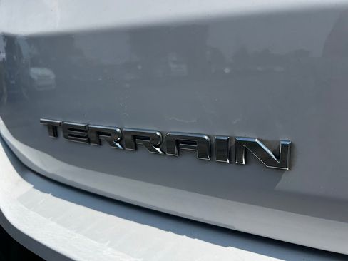 Used 2020 GMC Terrain SLE w/ Driver Convenience Package FWD image 8