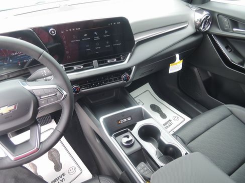 New 2026 Chevrolet Equinox LT w/ Convenience Package II image 18