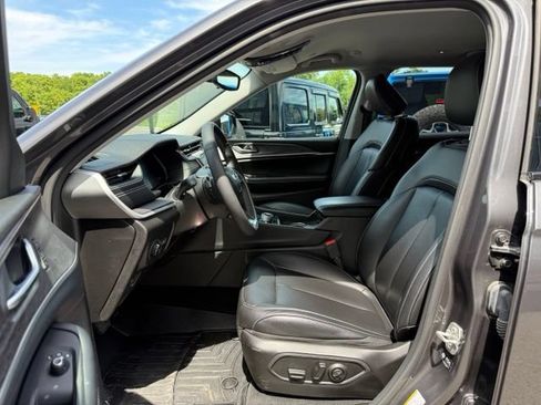 Used 2023 Jeep Grand Cherokee L Limited AWD/4WD image 14