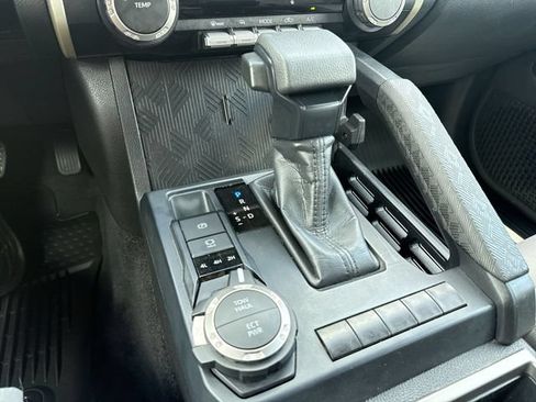 Used 2024 Toyota Tacoma SR5 AWD/4WD image 19