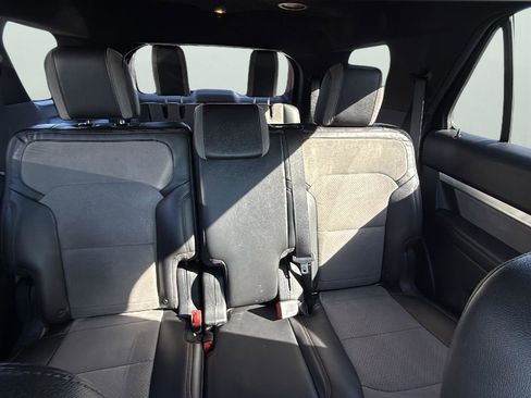 Certified 2017 Ford Explorer XLT w/ Equipment Group 202A image 26