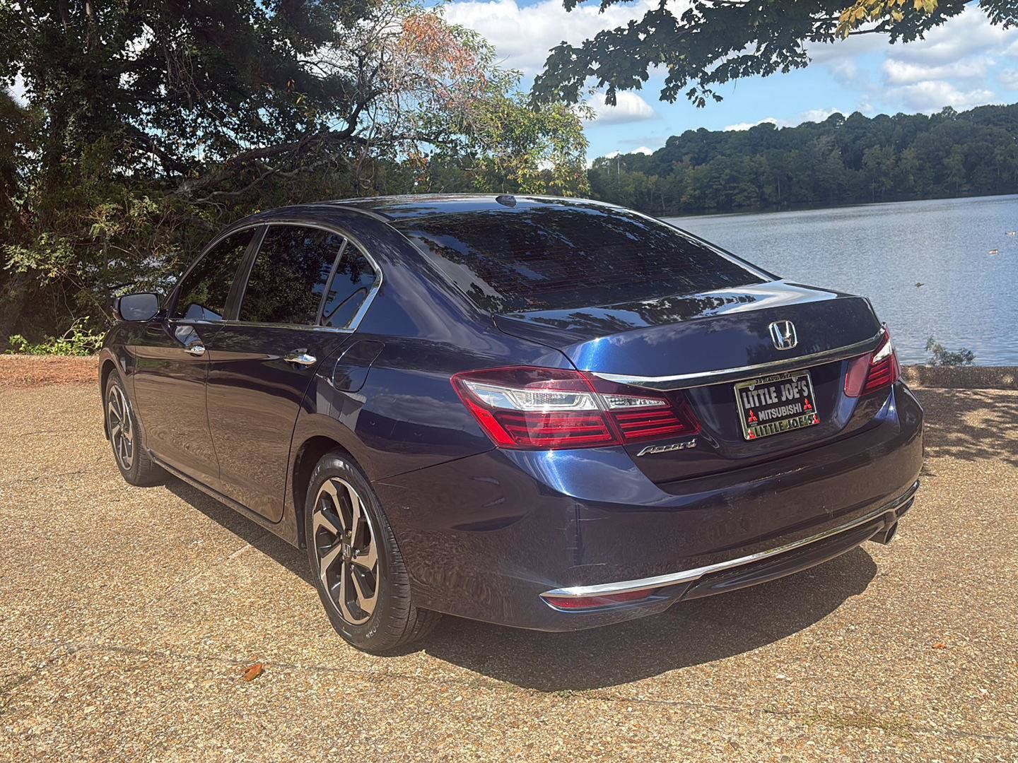 Used 2017 Honda Accord EX image 8