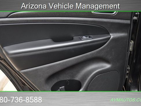 Used 2017 Jeep Grand Cherokee Altitude RWD image 29