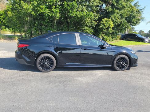 Used 2025 Toyota Camry SE FWD image 8