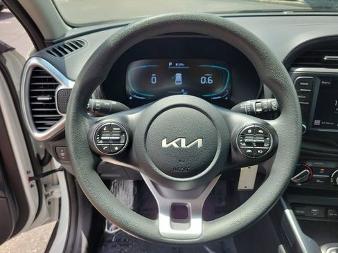 Used 2025 Kia Soul LX FWD image 25