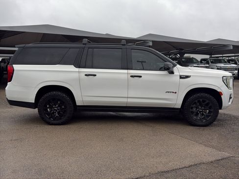 Used 2023 GMC Yukon XL AT4 w/ Technology Package AWD/4WD image 4