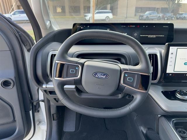 Used 2025 Ford Expedition Active RWD image 12