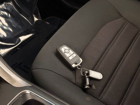 Used 2019 Ford Fusion SE FWD image 33