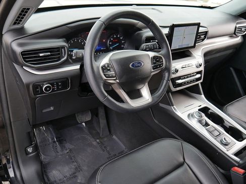 Used 2023 Ford Explorer XLT w/ Equipment Group 202A image 12