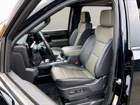 Used 2024 Chevrolet Silverado 1500 ZR2 w/ Technology Package AWD/4WD image 8