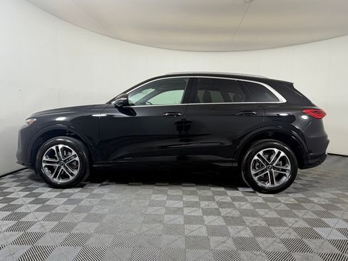 Used 2025 Audi Q5 Premium w/ Convenience Package AWD/4WD image 2