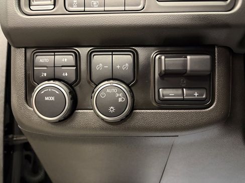 Used 2022 Chevrolet Suburban RST w/ Sport Performance Package image 20