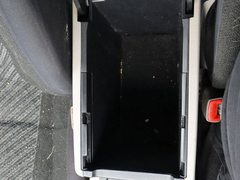 Used 2013 Toyota Camry LE image 28