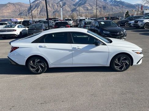 Used 2025 Hyundai Elantra SEL FWD image 4