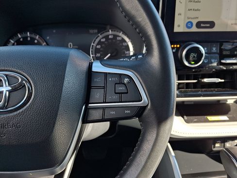 Used 2023 Toyota Highlander XLE image 20