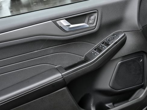 Used 2024 Ford Escape SE image 12