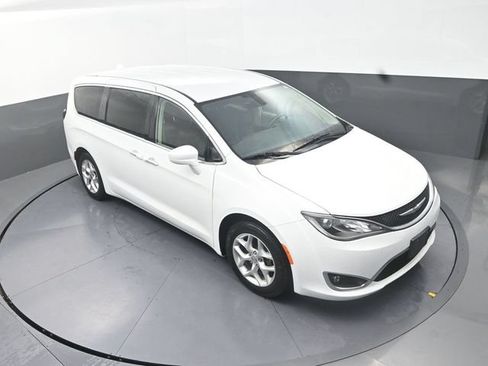 Used 2018 Chrysler Pacifica Touring Plus w/ Tire & Wheel Group FWD image 21