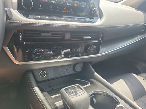 Used 2023 Nissan Rogue Platinum AWD/4WD image 14