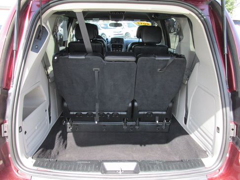 Used 2017 Dodge Grand Caravan SXT FWD image 7