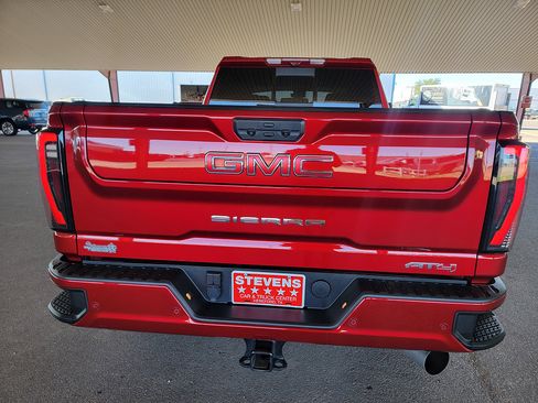 Used 2025 GMC Sierra 2500 AT4 w/ Technology Package AWD/4WD image 9