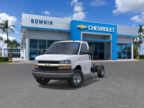 New 2025 Chevrolet Express 3500 w/ Power Convenience Package image 8