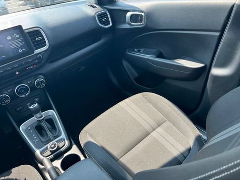 Used 2020 Hyundai Venue SEL FWD image 13