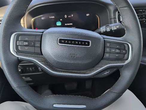 Used 2023 Jeep Wagoneer L Series II image 12