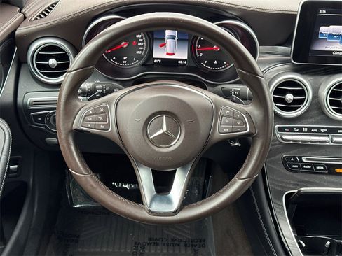 Used 2018 Mercedes-Benz GLC 300 w/ Premium Package image 24