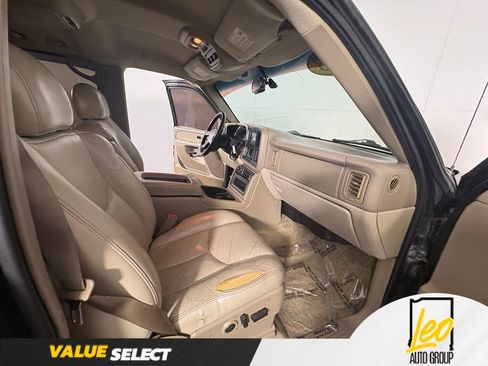 Used 2003 Chevrolet Suburban LT w/ LT Preferred Equipment Group AWD/4WD image 8