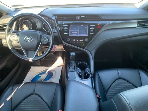 Used 2020 Toyota Camry SE FWD image 16