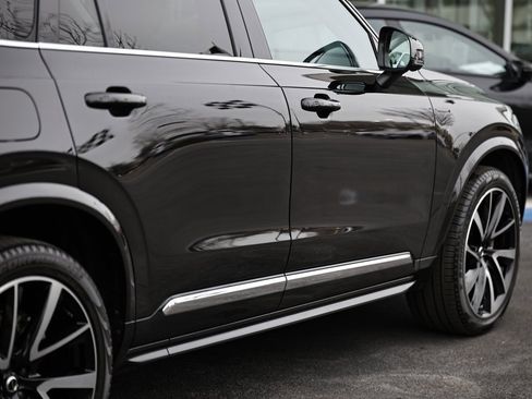 Used 2023 Volvo XC90 B5 Plus w/ Protection Package image 8