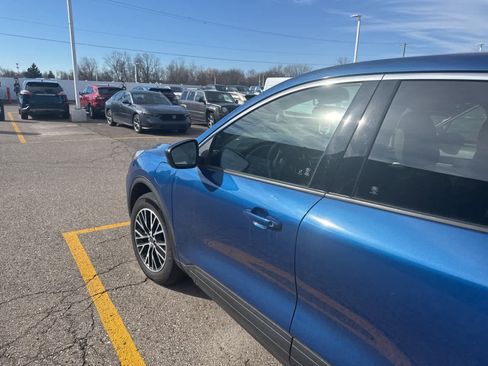 Used 2022 Ford Escape SEL image 3