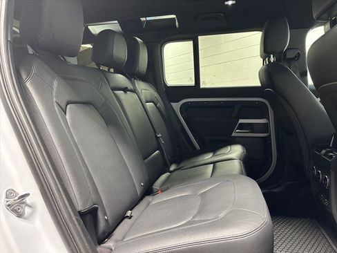 Used 2023 Land Rover Defender 110 SE image 36