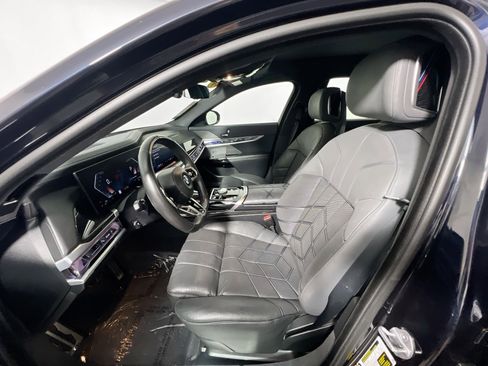 Used 2024 BMW 740i image 14