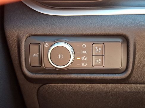 Used 2022 Ford Explorer XLT w/ Equipment Group 202A AWD/4WD image 25