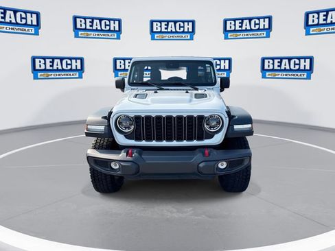 Used 2025 Jeep Wrangler Unlimited Rubicon AWD/4WD image 3