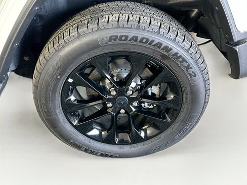 Used 2025 Jeep Wrangler Sahara image 11