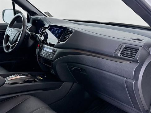 Used 2025 Honda Passport TrailSport image 30