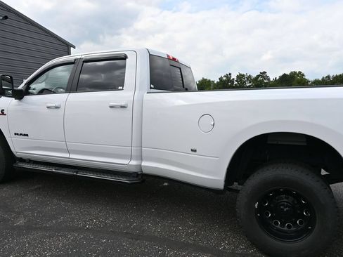 Used 2024 RAM 3500 Big Horn w/ Night Edition AWD/4WD image 17