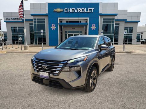 Used 2024 Nissan Rogue SV image 1