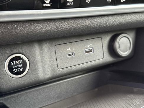 Used 2023 Nissan Rogue SV image 32