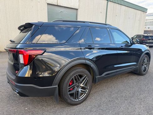 Used 2025 Ford Explorer ST AWD/4WD image 3