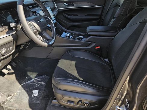 New 2026 Jeep Grand Cherokee Altitude RWD image 12