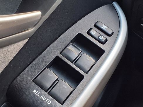 Used 2015 Toyota Prius Three image 9