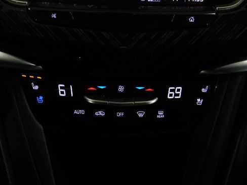 Used 2025 Cadillac XT6 Premium Luxury AWD/4WD image 36