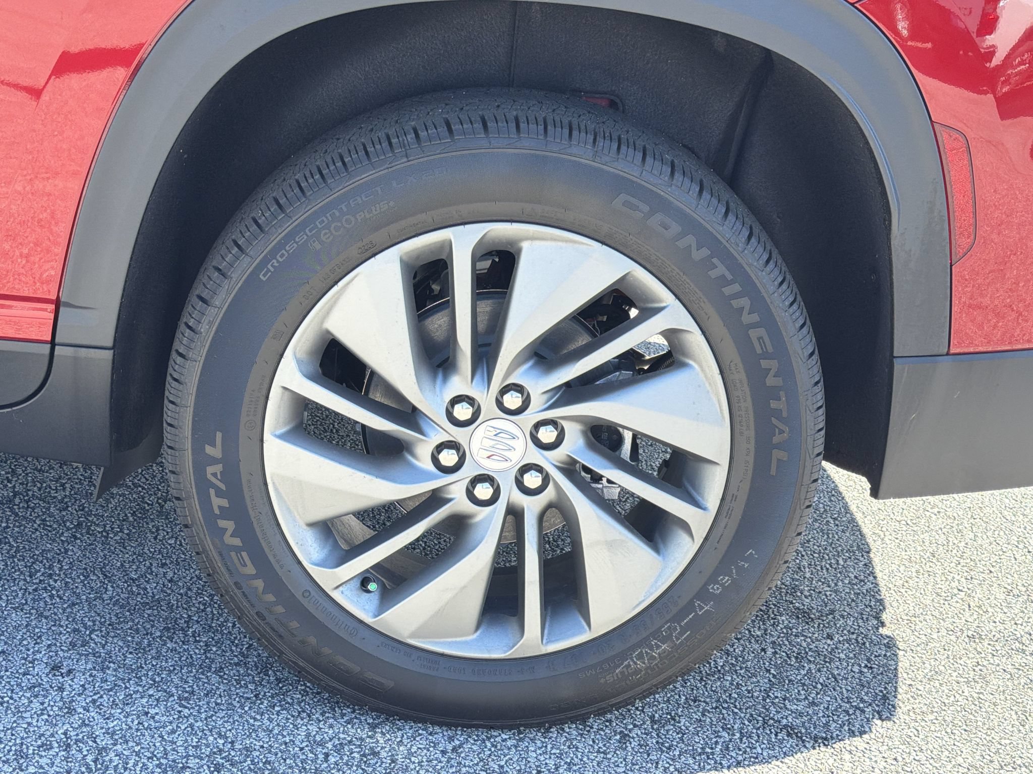 New 2027 Buick Enclave Preferred w/ LPO, Floor Liner Package FWD image 28